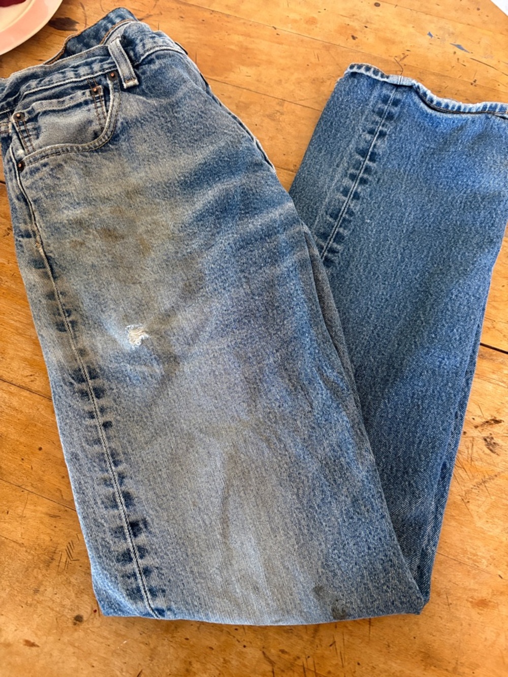 Men's distressed levis